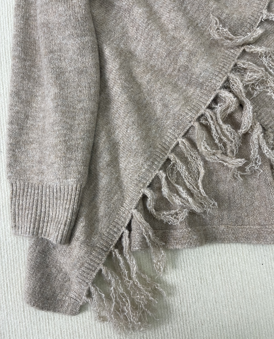 Drune | Pullover Mit Fransen Und V-Ausschnitt Design