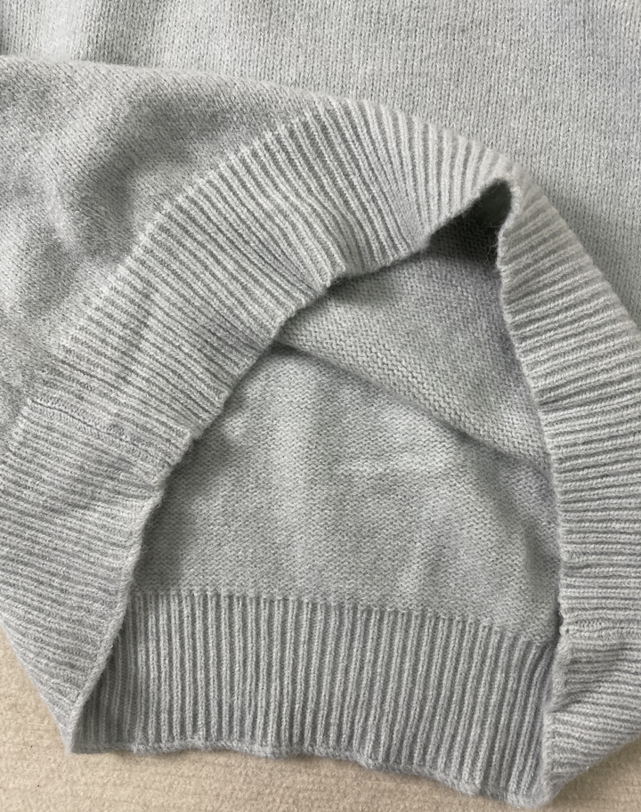 Drune | Auffälliger Einfarbiger Pullover mit Hohem Ausschnitt