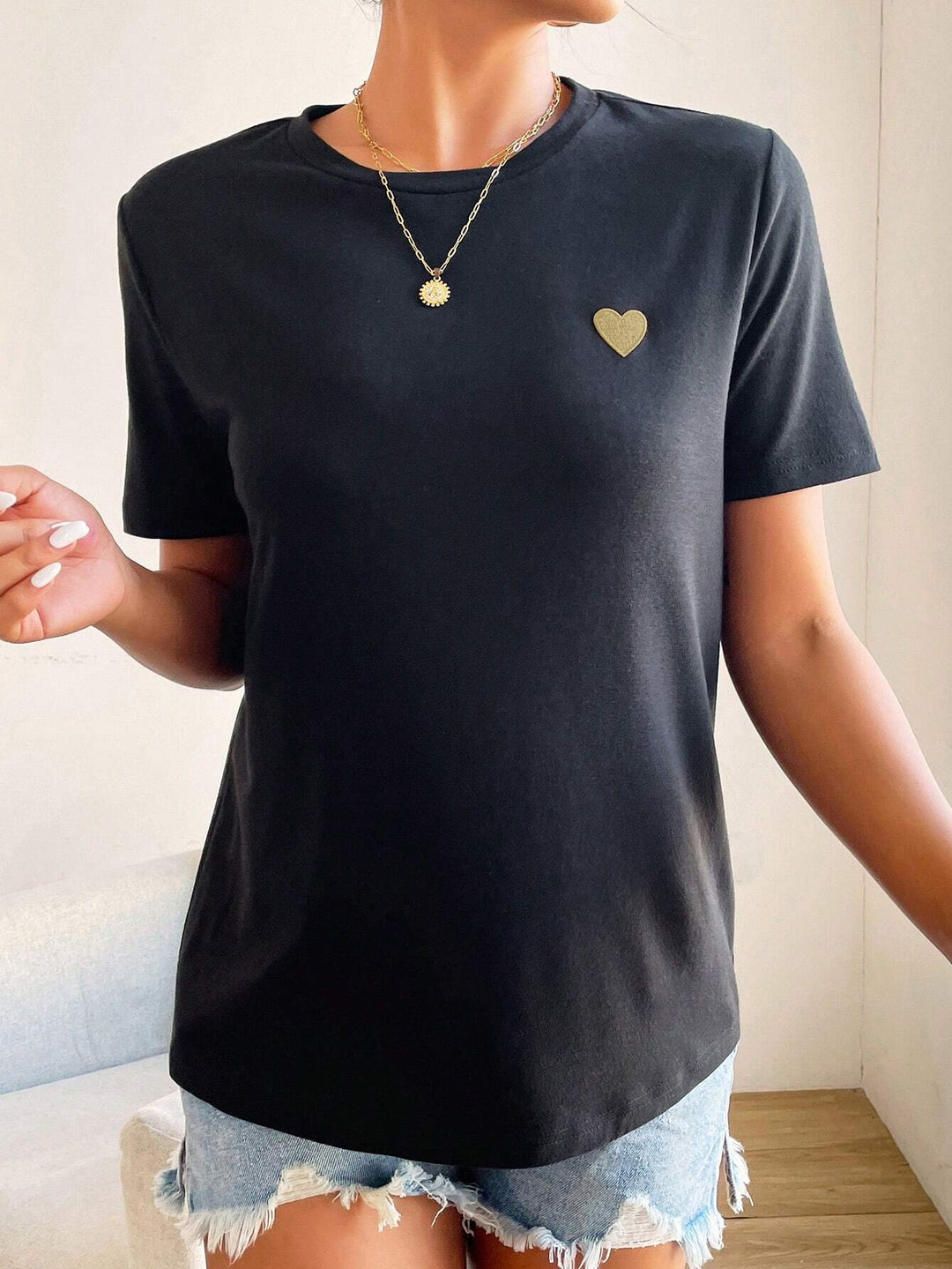 Drune | Damen T-Shirt Mit Herz Detail Minimalistisch, Lässig & Kombinationsstark