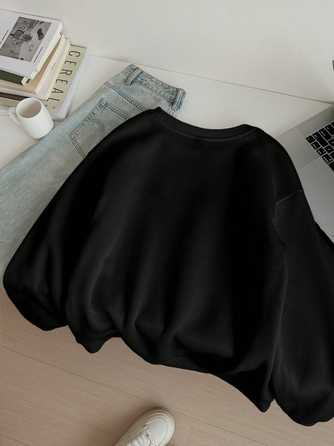 Drune | Lässiges Leopard- und Kirschgrafik-Sweatshirt in Schwarz
