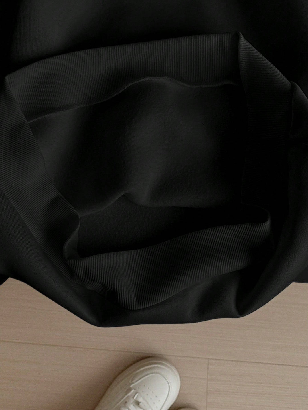 Drune | Lässiges Leopard- und Kirschgrafik-Sweatshirt in Schwarz