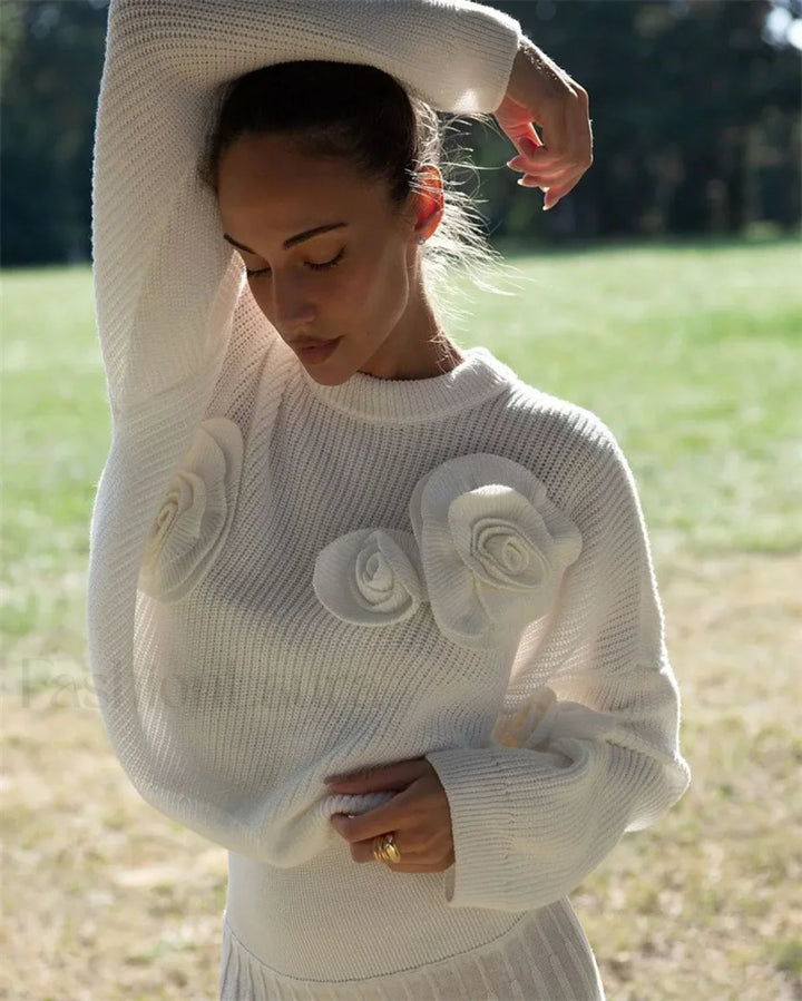 Drune | Cozy 3D rose knit sweater with a relaxed fit