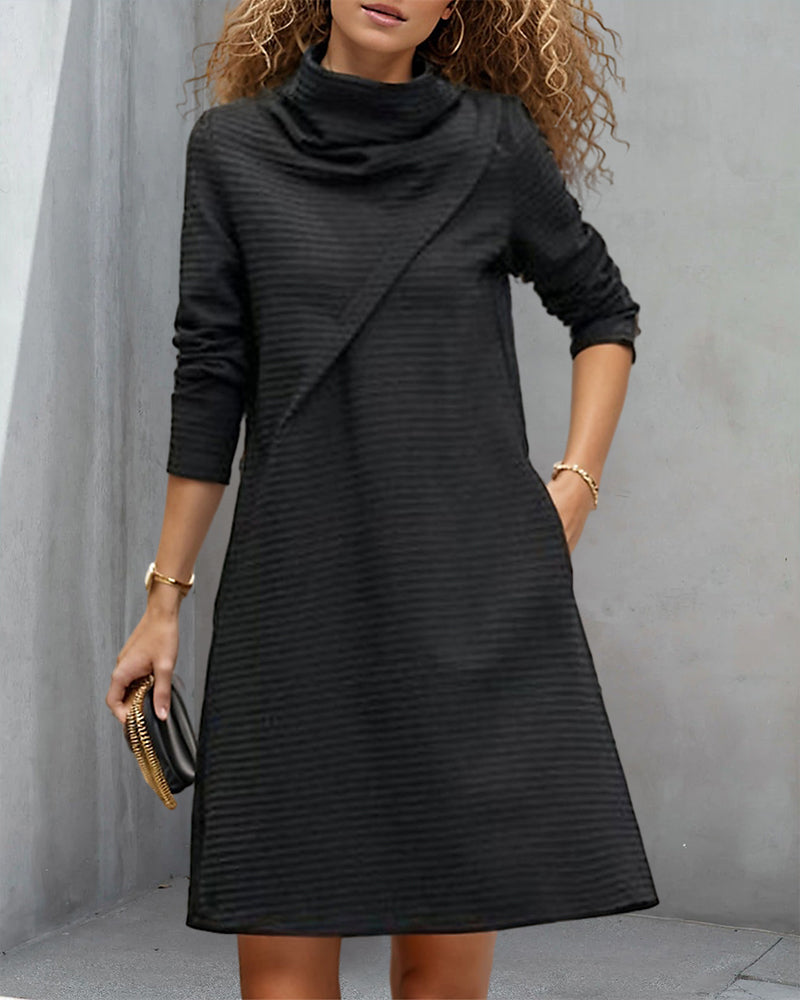 Drune | Kleid mit Hohem Ausschnitt und Tasche