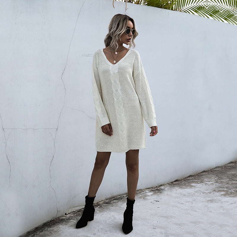 Damen Strickkleid mit V-Ausschnitt und knopfbaren Details Drune