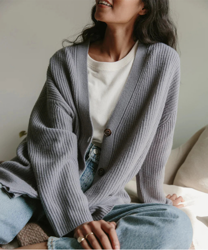 Drune | V-Ausschnitt-Cardigan für Frauen