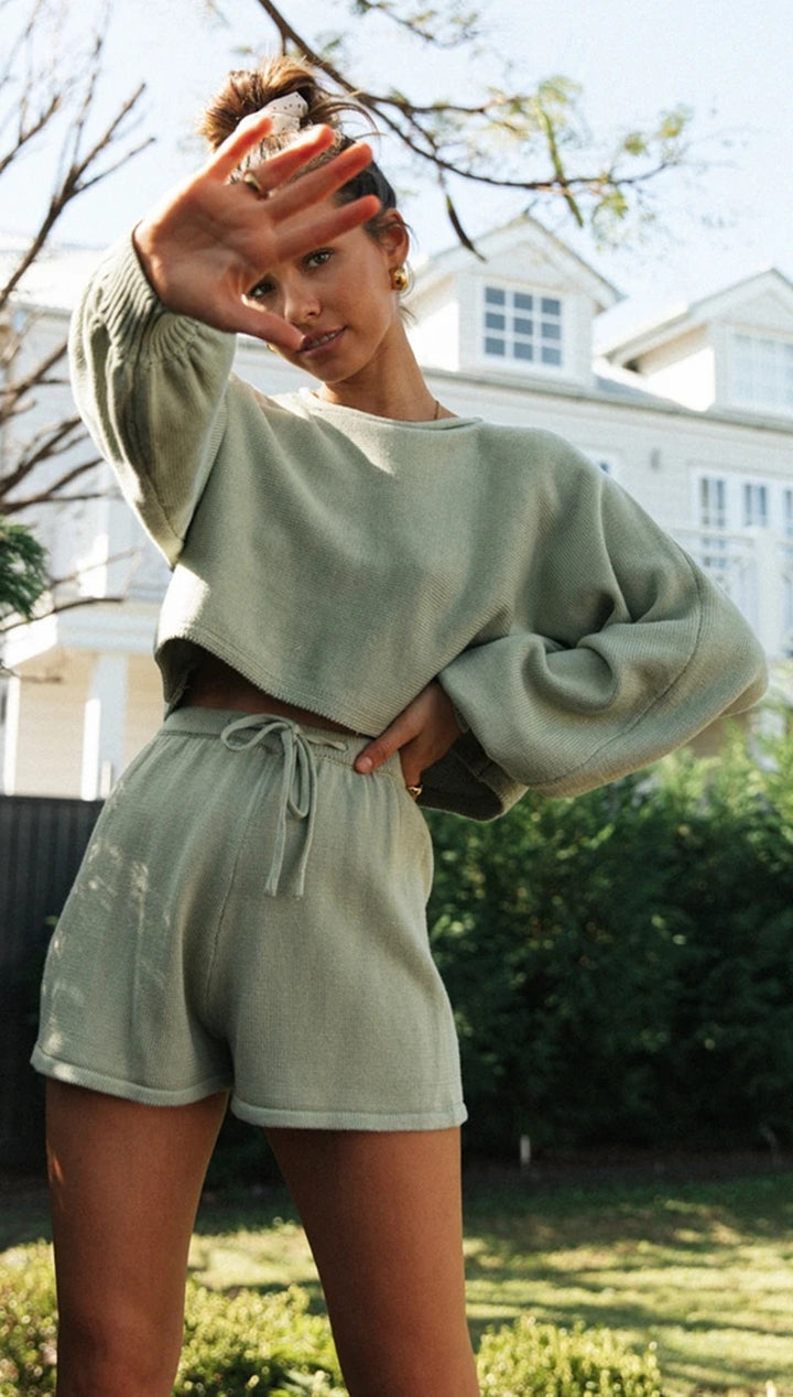 Damen lässiges Freizeit-Set mit cropped Pullover und Shorts Drune