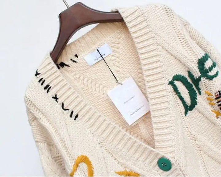 Drune | Gestrickte V-Ausschnitt Damenjacke mit Stickerei