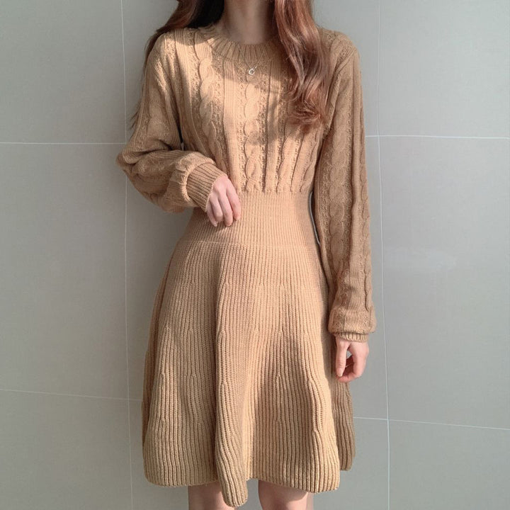 Damen Strickkleid mit Zopfmuster und taillierter Passform Drune