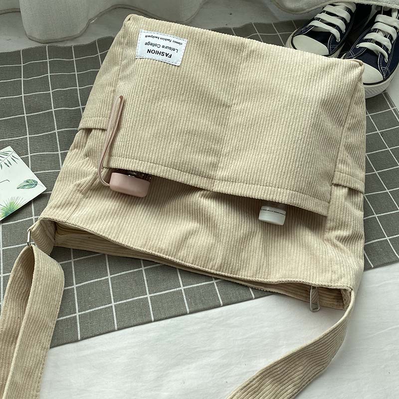 Drune | Weite Corduroy Schultertasche