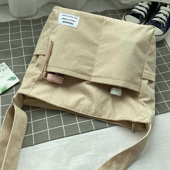 Drune | Weite Corduroy Schultertasche