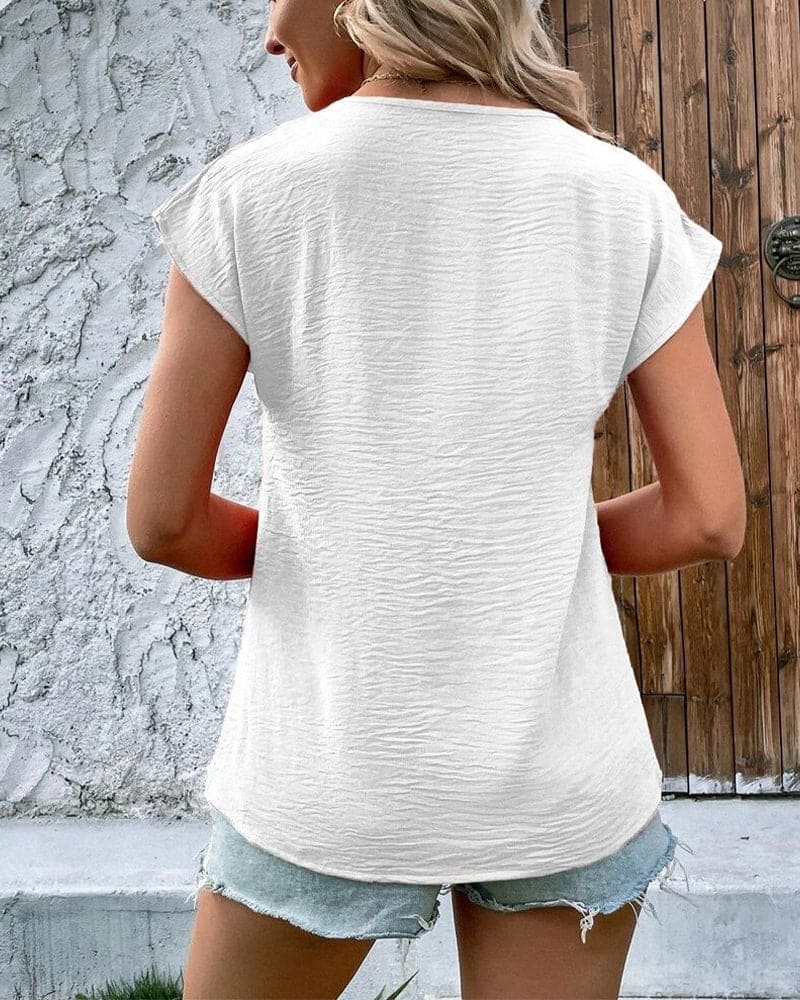 Drune | T-shirt Mit Kurzen Ärmeln Und Einem V-ausschnitt