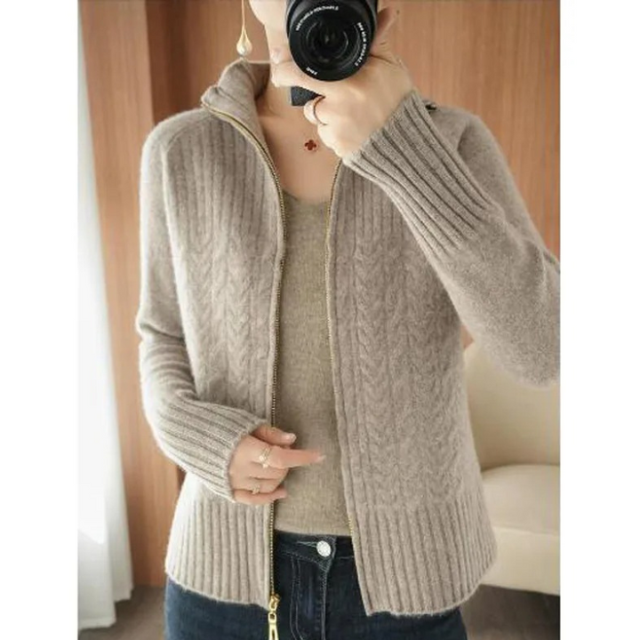 Drune | Gestrickte Jacke Damen Mit Reißverschluss Und Kabelstrickdetails