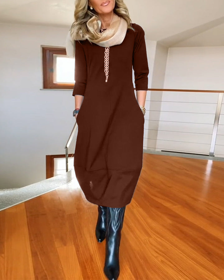 Drune | Einfarbiges Kleid mit Rundhalsausschnitt und Tasche