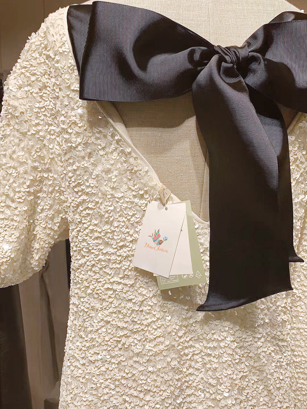 Drune Kleid | Elegantes Glitzerkleid mit Schleifenverschluss am Rücken