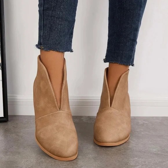 Drune | Stiefeletten Mit V-Ausschnitt