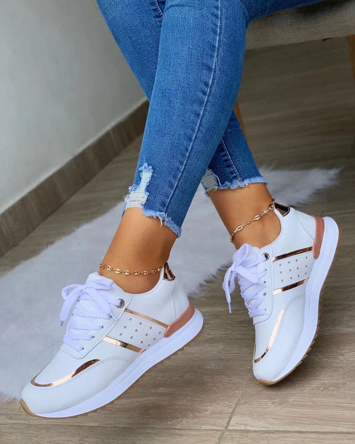 Drune | Sneakers mit Dicker Sohle und Metall-Emblem