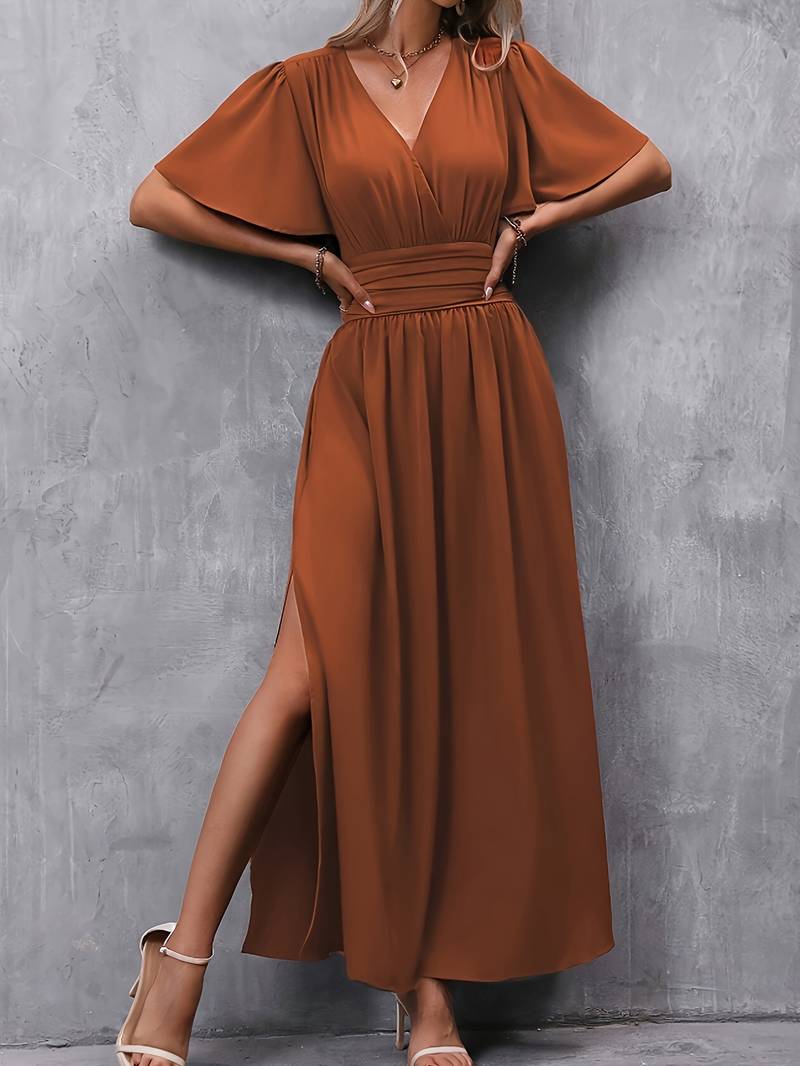 Drune – kleid mit rüschenkragen und plissierter taille