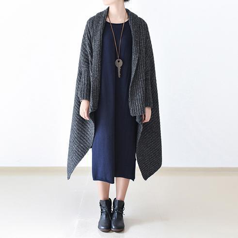 Drune | wintergrauer Strickpullover wollene Cardigans Übergrößen Cape warme Mäntel