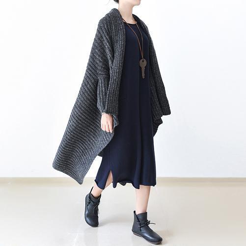 Drune | wintergrauer Strickpullover wollene Cardigans Übergrößen Cape warme Mäntel