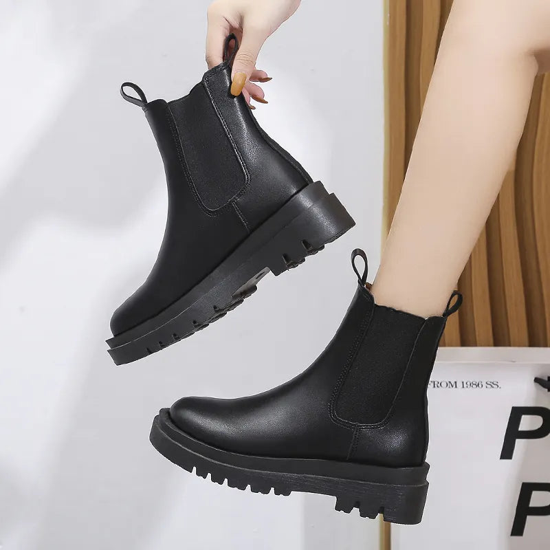 Retro-Stiefel mit dicken quadratischen Absätzen