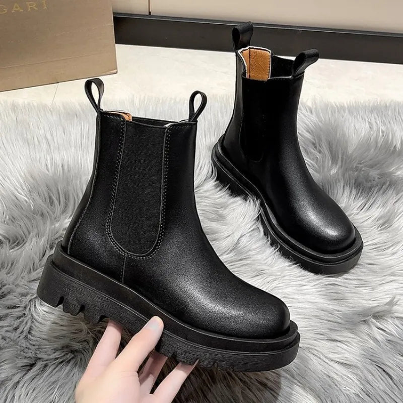 Drune | Retro Stiefel mit Dickem Quadratischen Absatz