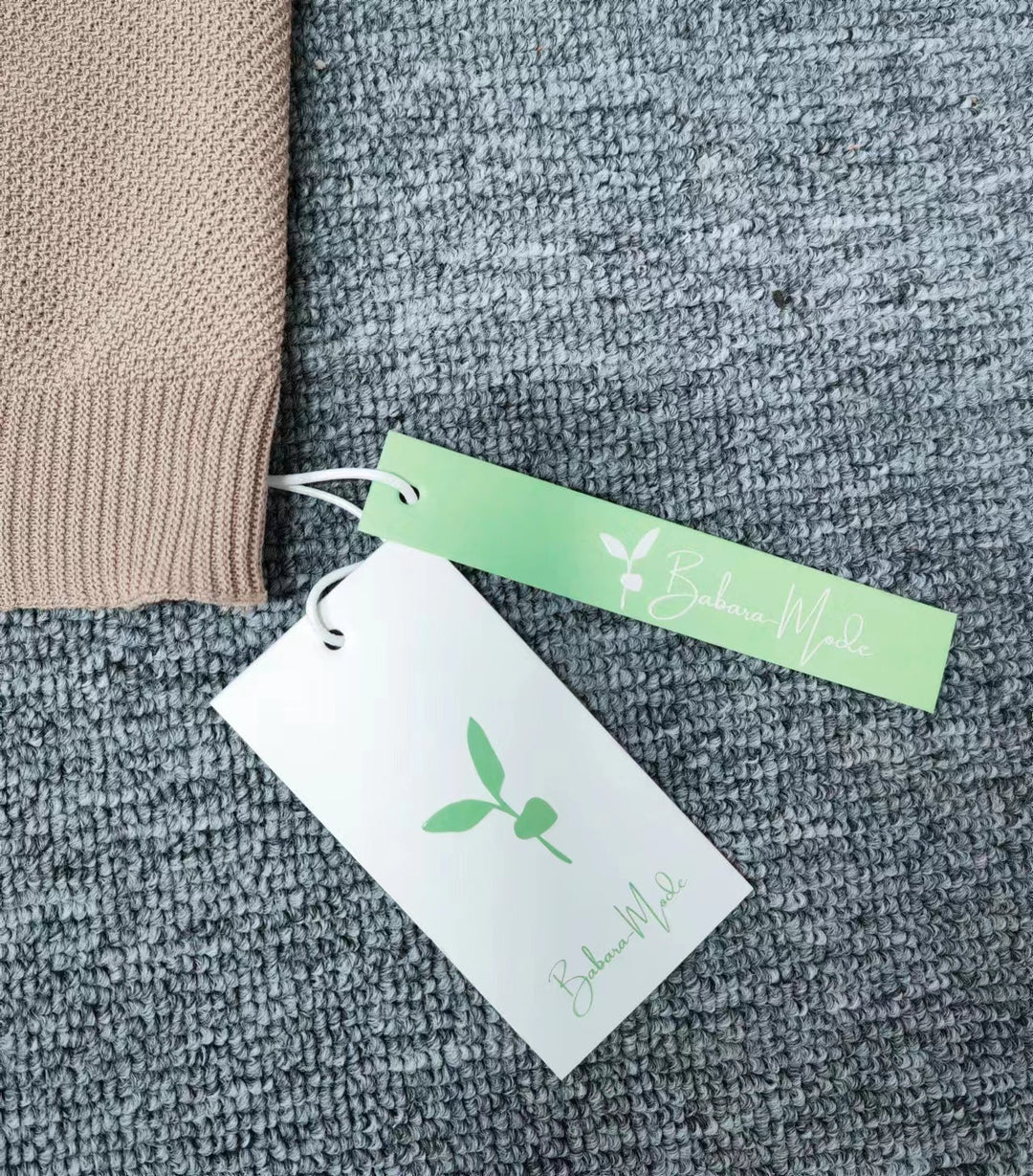 Drune | Goldfarbener einfarbiger Pullover mit Rundhalsausschnitt