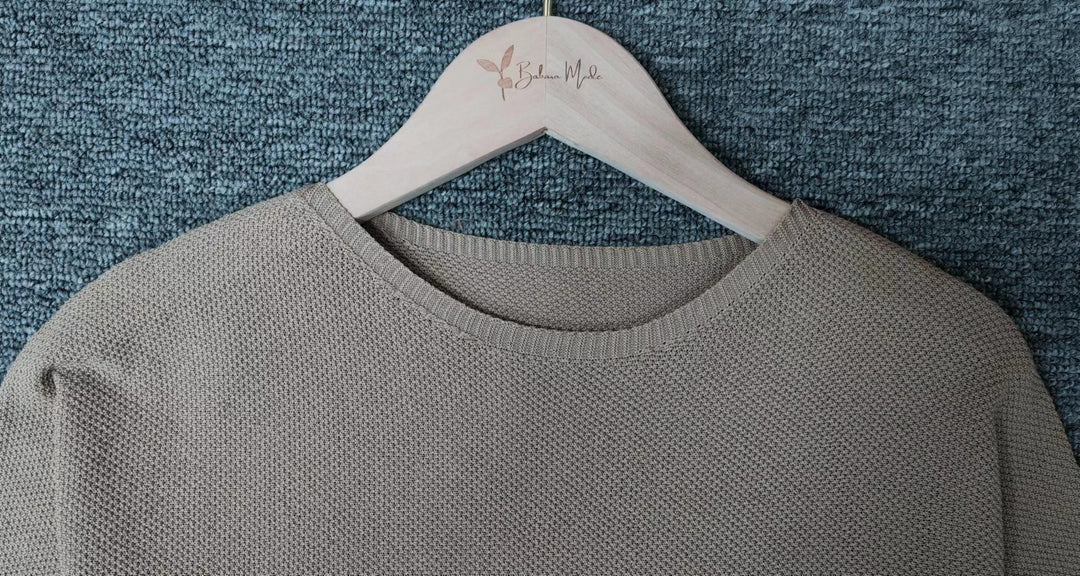 Drune | Goldfarbener einfarbiger Pullover mit Rundhalsausschnitt