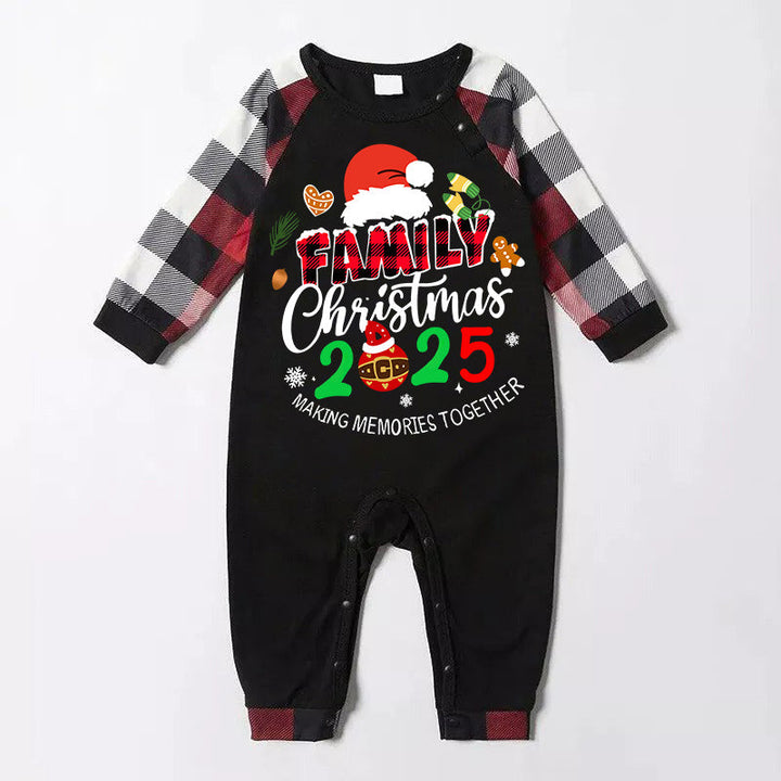 Drune | Santa-Haube und "Familienweihnachten 2025" Farbiger Text Gedrucktes Muster - Schwarzer Oberteil mit Rot&Schwarz&Weiß Karierten Ärmeln - Familienpassende Pyjamas