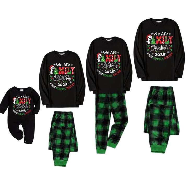 Drune | "Wir sind Familie" 2025 Weihnachtskranz - Schwarzes Langarmshirt mit schwarzen und grünen karierten Hosen Familien passende Schlafanzüge