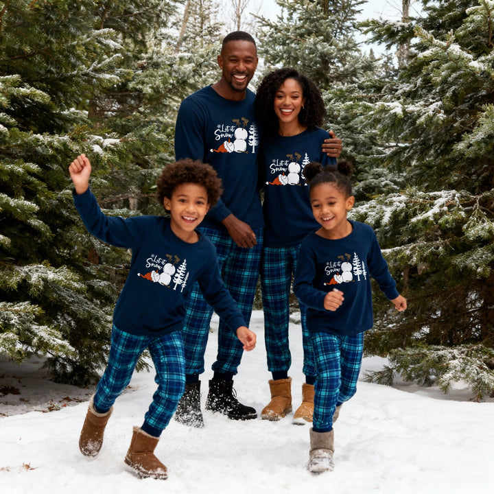 Drune | "Lass es schneien" Slogan und Schneemann bedruckte blaue karierte Weihnachtsfamilien-Matching-Pyjamas