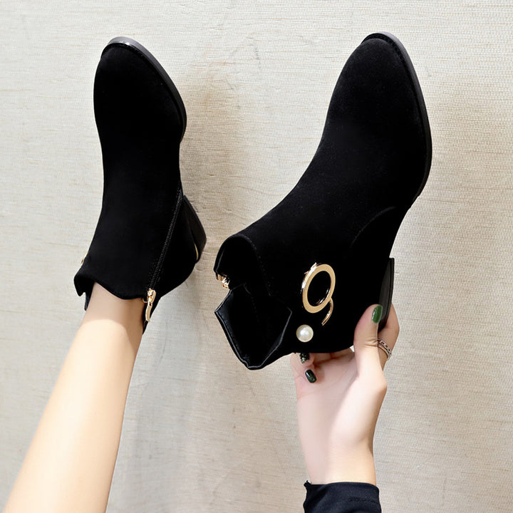 Damen nan knöchelstiefel aus Veloursimitat mit seitlichem Reißverschluss goldener Absatzkante und Perlenring Drune