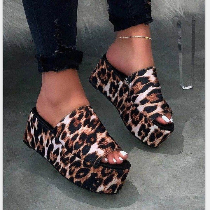 Damen nan Plateau-Mule mit Leopardenprint, offener Zehenpartie und gepolstertem Komfortfußbett Drune