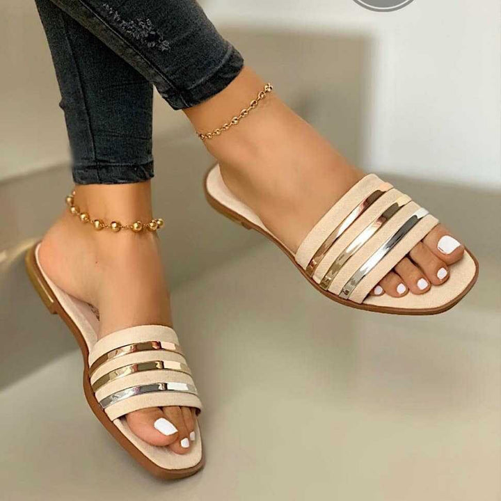 Damen nan flache Schlupfsandalette mit mehrreihigen Metallicstreifen und gepolstertem Komfortfußbett Drune