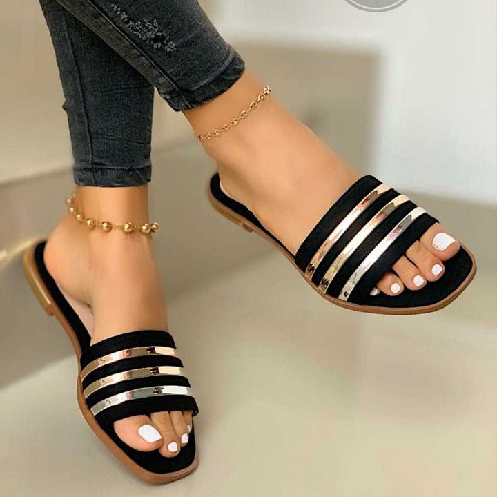 Damen nan flache Schlupfsandalette mit mehrreihigen Metallicstreifen und gepolstertem Komfortfußbett Drune