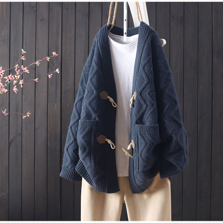 Damen Grobstrickcardigan mit einzigartiger Zopfmusterstruktur und modischen Knopfdetails Drune