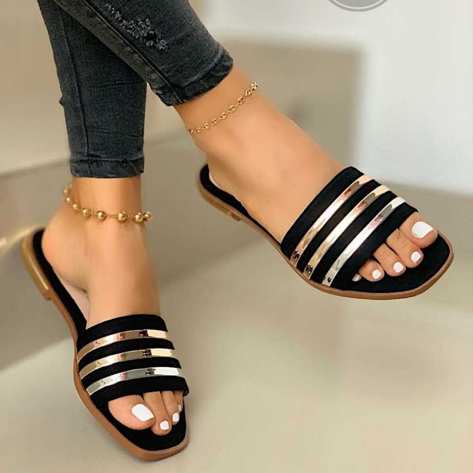 Damen nan flache Schlupfsandalette mit mehrreihigen Metallicstreifen und gepolstertem Komfortfußbett Drune