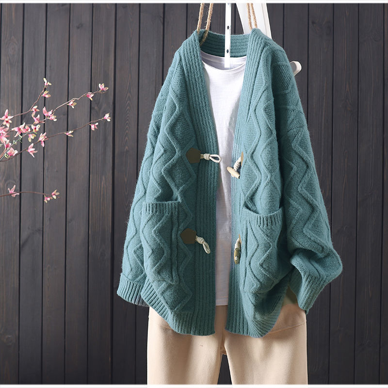 Damen Grobstrickcardigan mit einzigartiger Zopfmusterstruktur und modischen Knopfdetails Drune