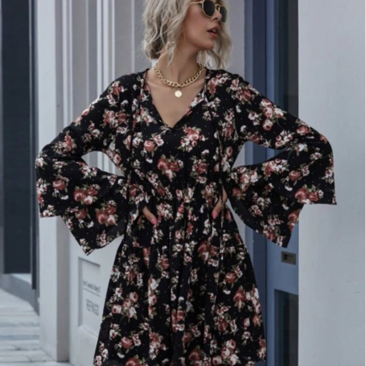 Damen Midikleid mit weit ausgestellten Ärmeln und floralen Mustern Drune