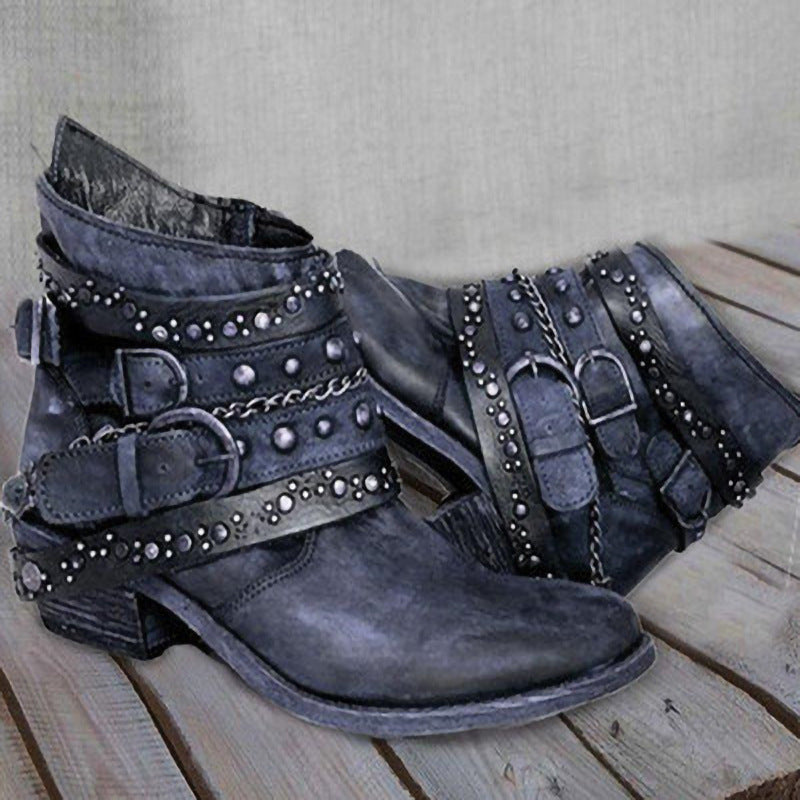 Damen nan knöchelhohe Biker-Stiefelette mit mehreren Nietenriemen, dekorativen Ketten und verstellbaren Schnallen Drune