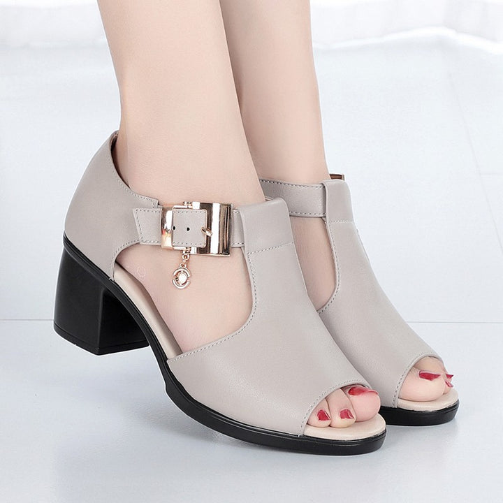 Damen nan offene Sandalette mit seitlichen Ausschnitten, verstellbarem Schnallenriemen und stabilem Blockabsatz Drune