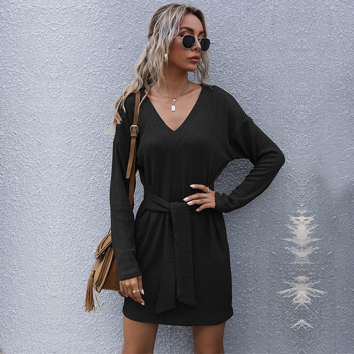 Damen Kleid mit V-Ausschnitt und Bindegürtel Drune