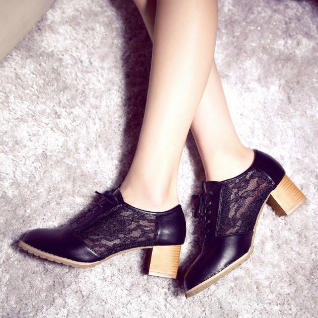 Drune | Schnürschuhe mit Mesh-Absatz
