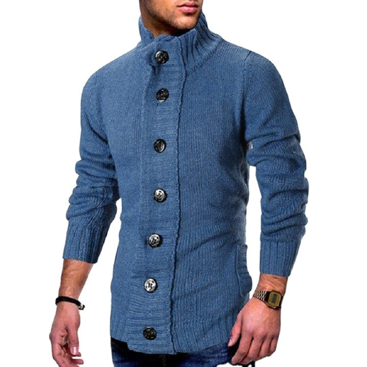 Herren Strickjacke mit hohem Kragen und dekorativen Knopfdetails Drune