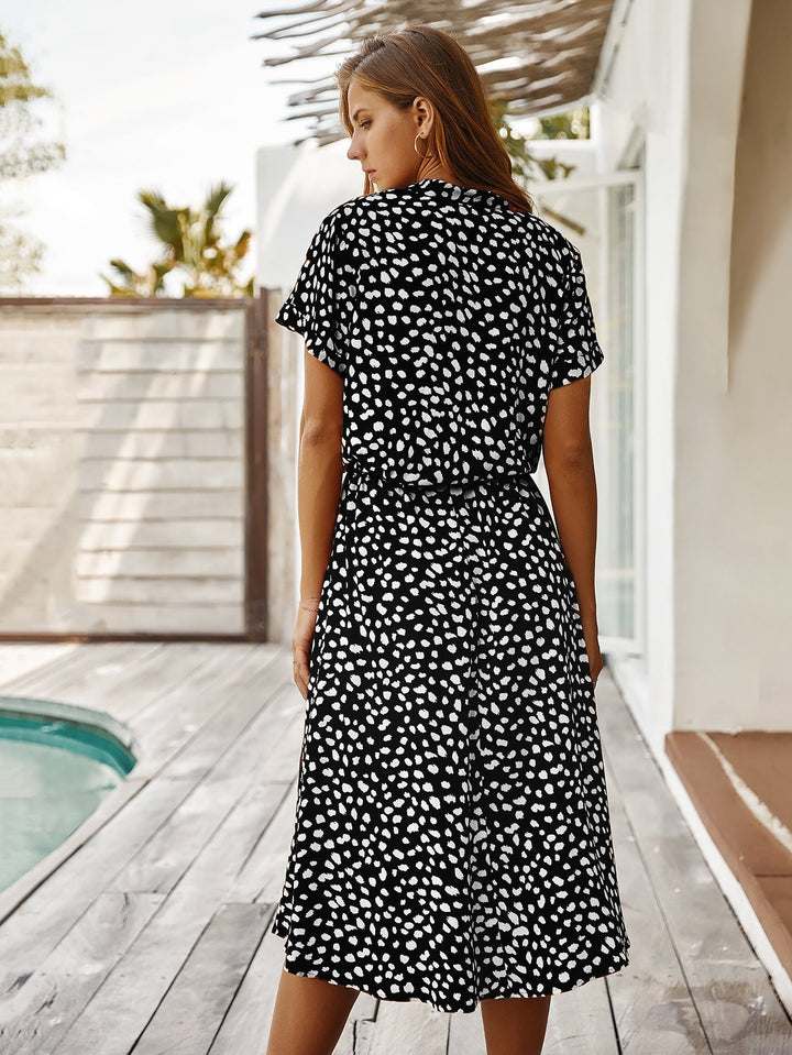 Drune | Lässiger Polka Dot V-Ausschnitt Kurzarm Midi Kleid