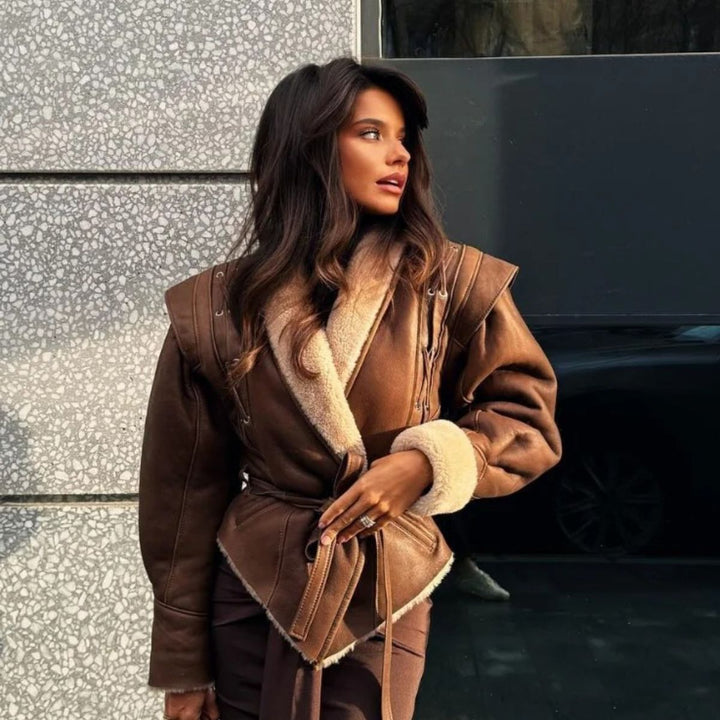 Drune | Stylische Kunstlederjacke mit Teddy Futter und Schnürdetails