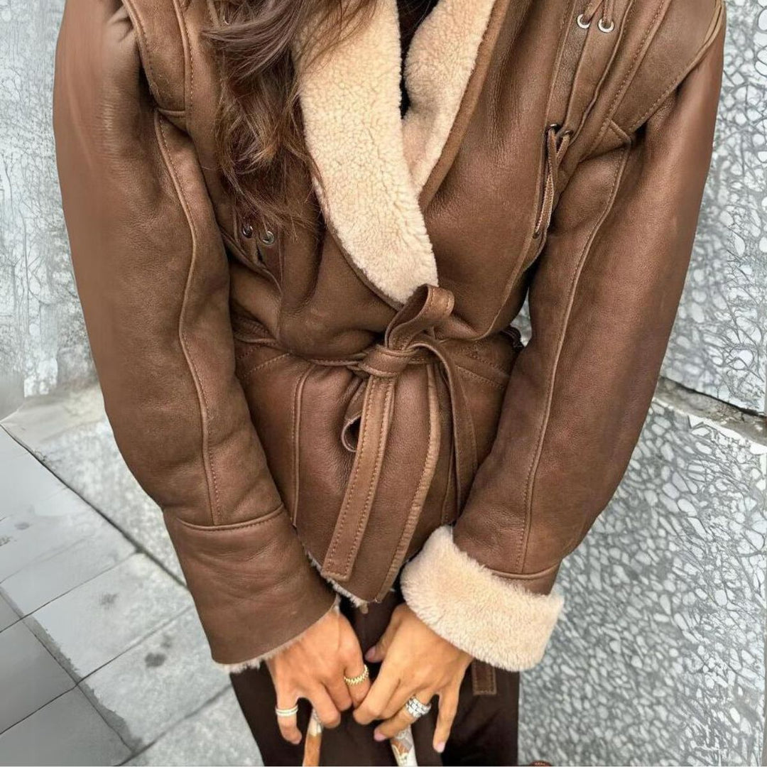 Drune | Stylische Kunstlederjacke mit Teddy Futter und Schnürdetails