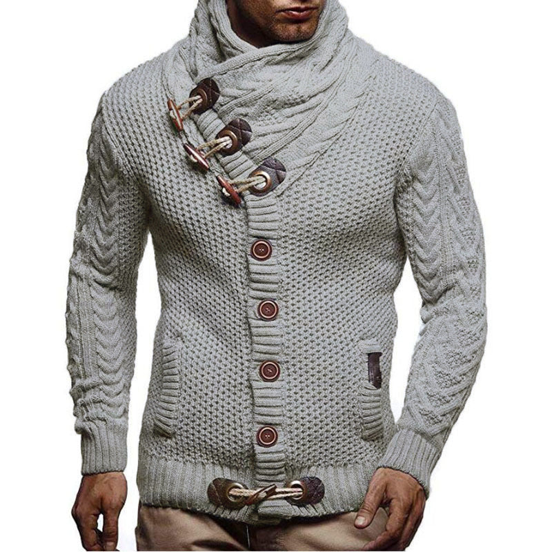 Herren nan Strickcardigan mit hohem Schalkragen, Zopfmuster und Knebelverschlüssen Drune