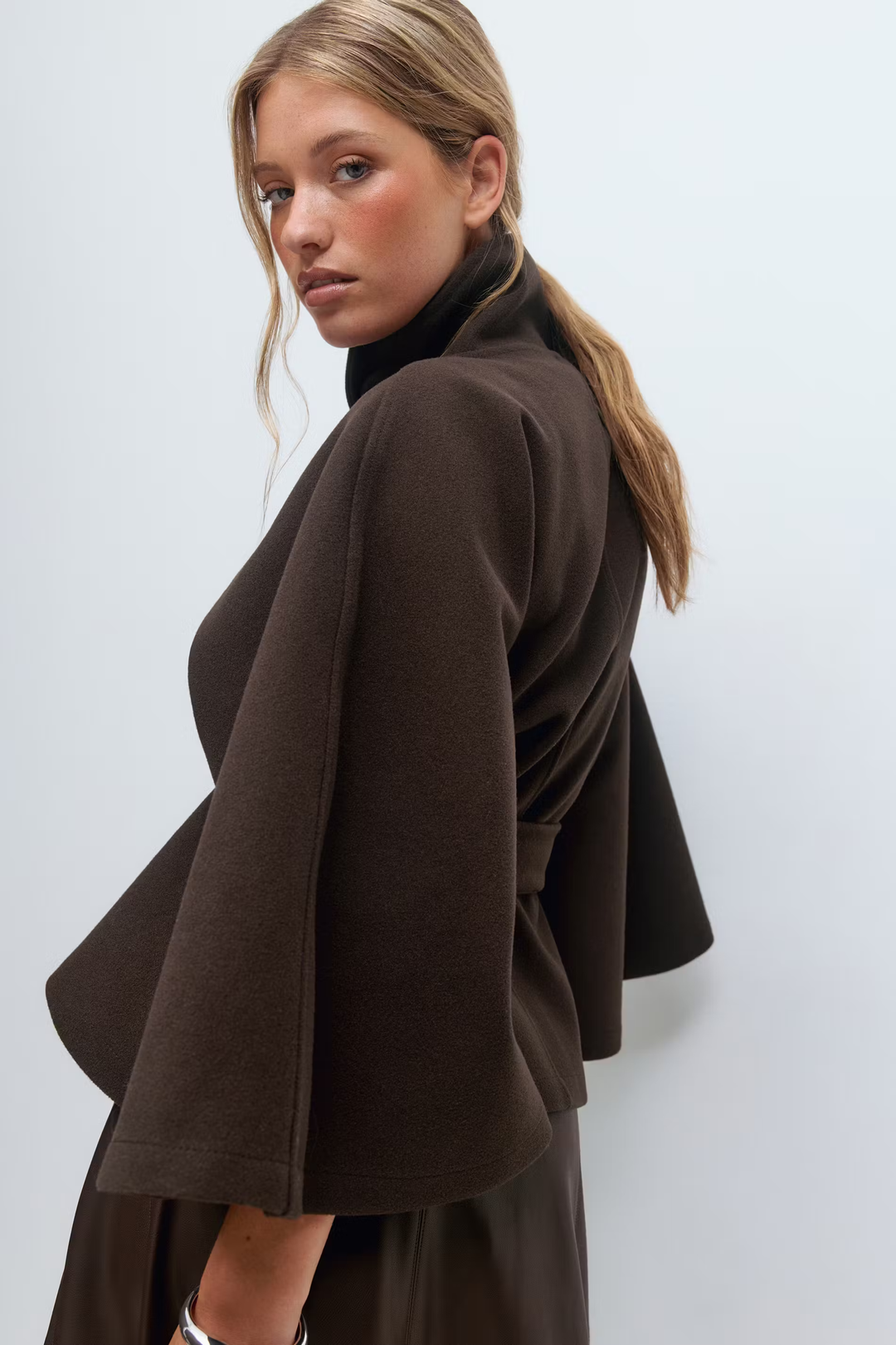 Drune | Elegante Damenjacke mit Gürtel