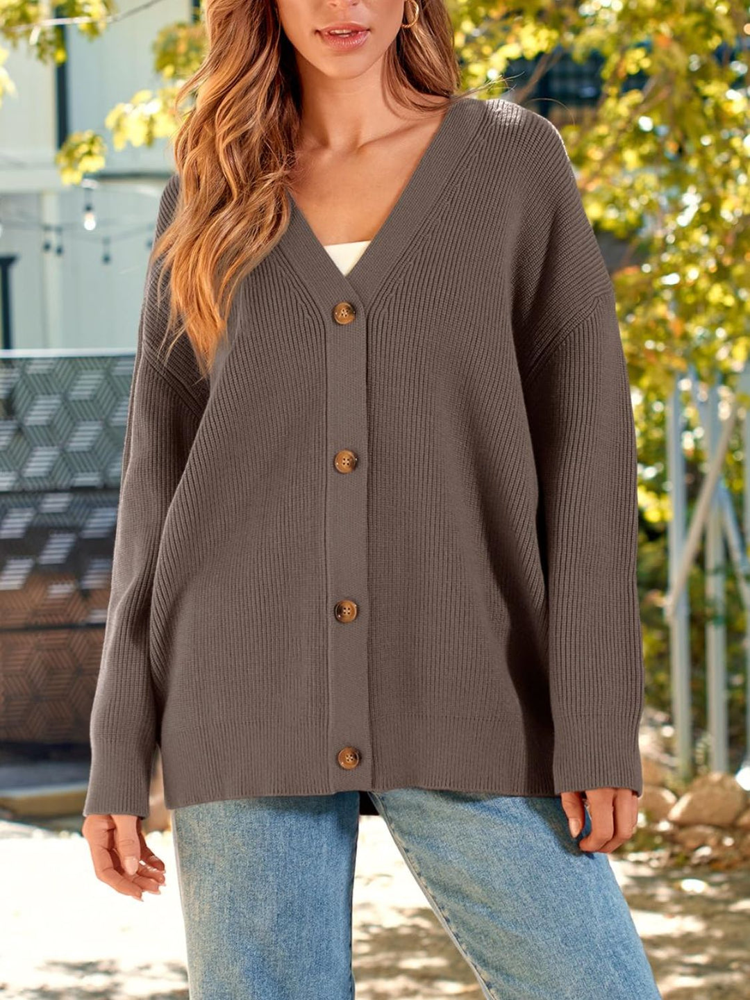 Drune | Gerippte Strickjacke mit Knöpfen und langen Ärmeln