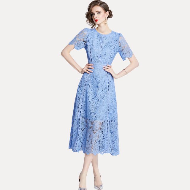 Drune | Raffiniertes Spitzen-Midikleid mit Taillenbetonung
